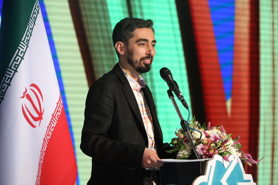 همت کارکنان و نگاه فرهنگی دولت مردمی به کتابخانه های عمومی موجب شکوفایی این نهال در باغ گسترده کتاب خواهد شد