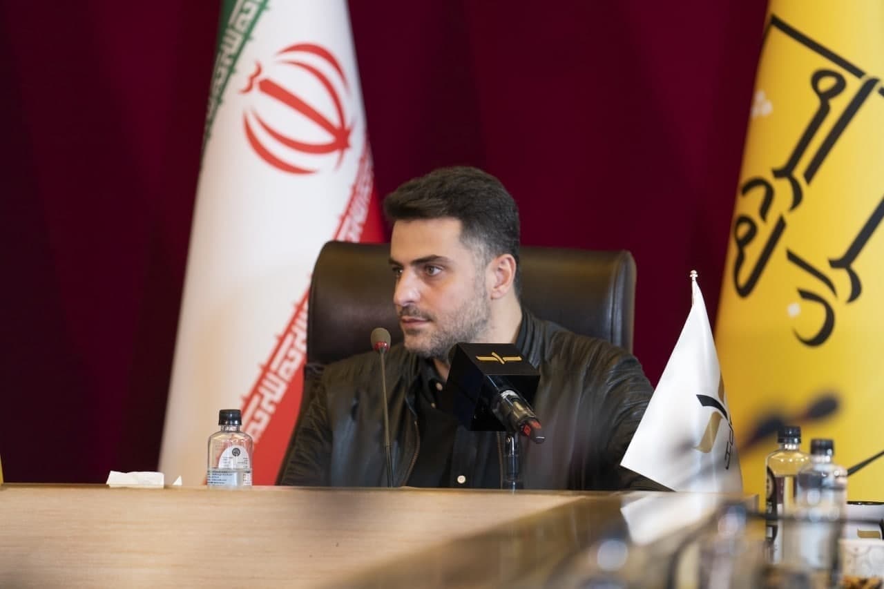 علی ضیا:قرار بود بعد از محرم و صفر برنامه داشته باشم/گفتند برای شب یلدا تیم دیگری کار می کند/ برنامه تحویل سال 1401 را کار میکنم