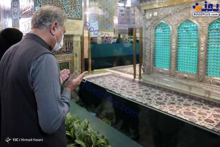 عکس/ تشرف وزیر امور خارجه پاکستان به حرم رضوی