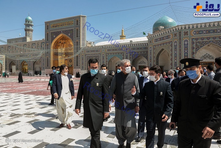 عکس/ تشرف وزیر امور خارجه پاکستان به حرم رضوی