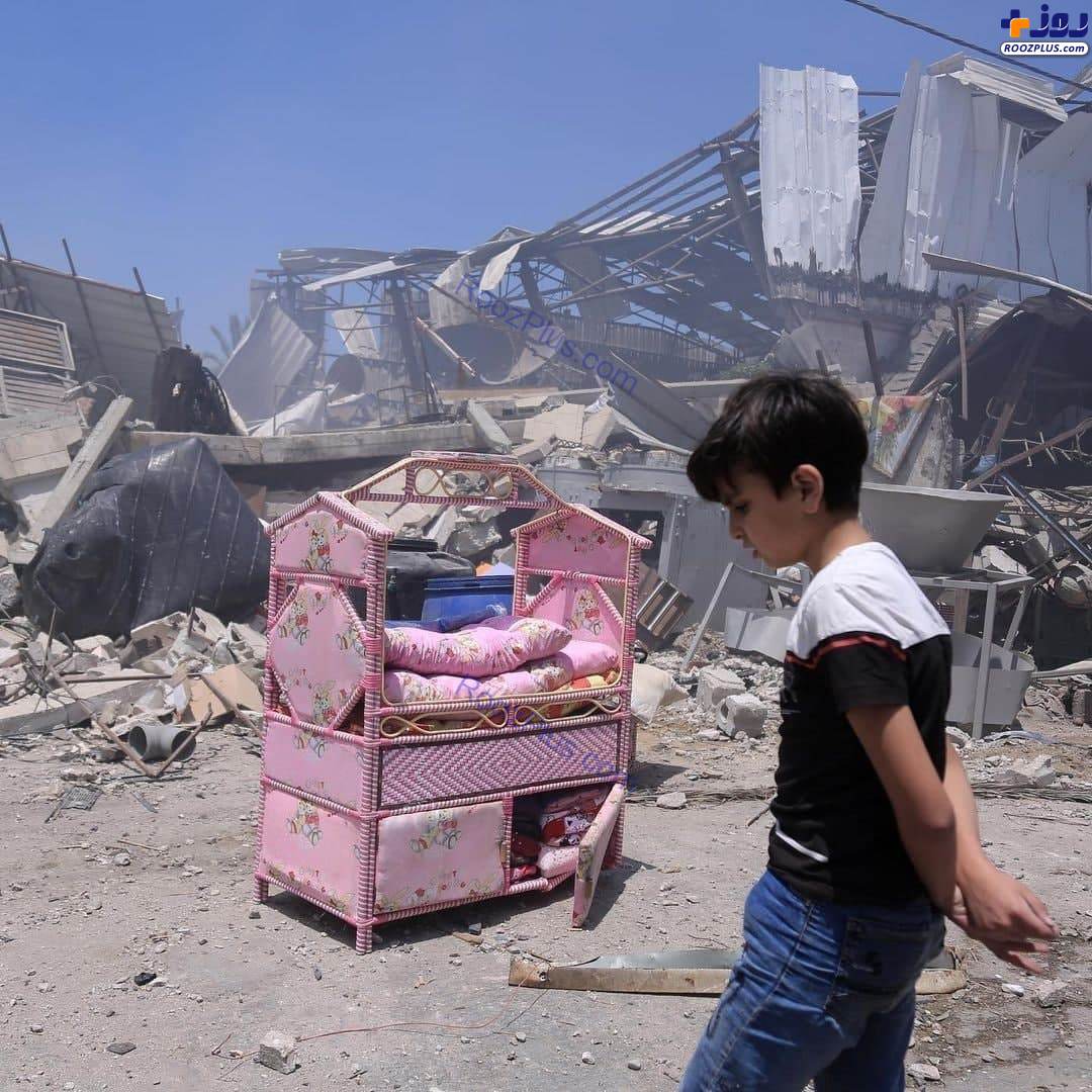 گهواره خالی نوزاد در میان خاکسترهای بمباران غزه +عکس