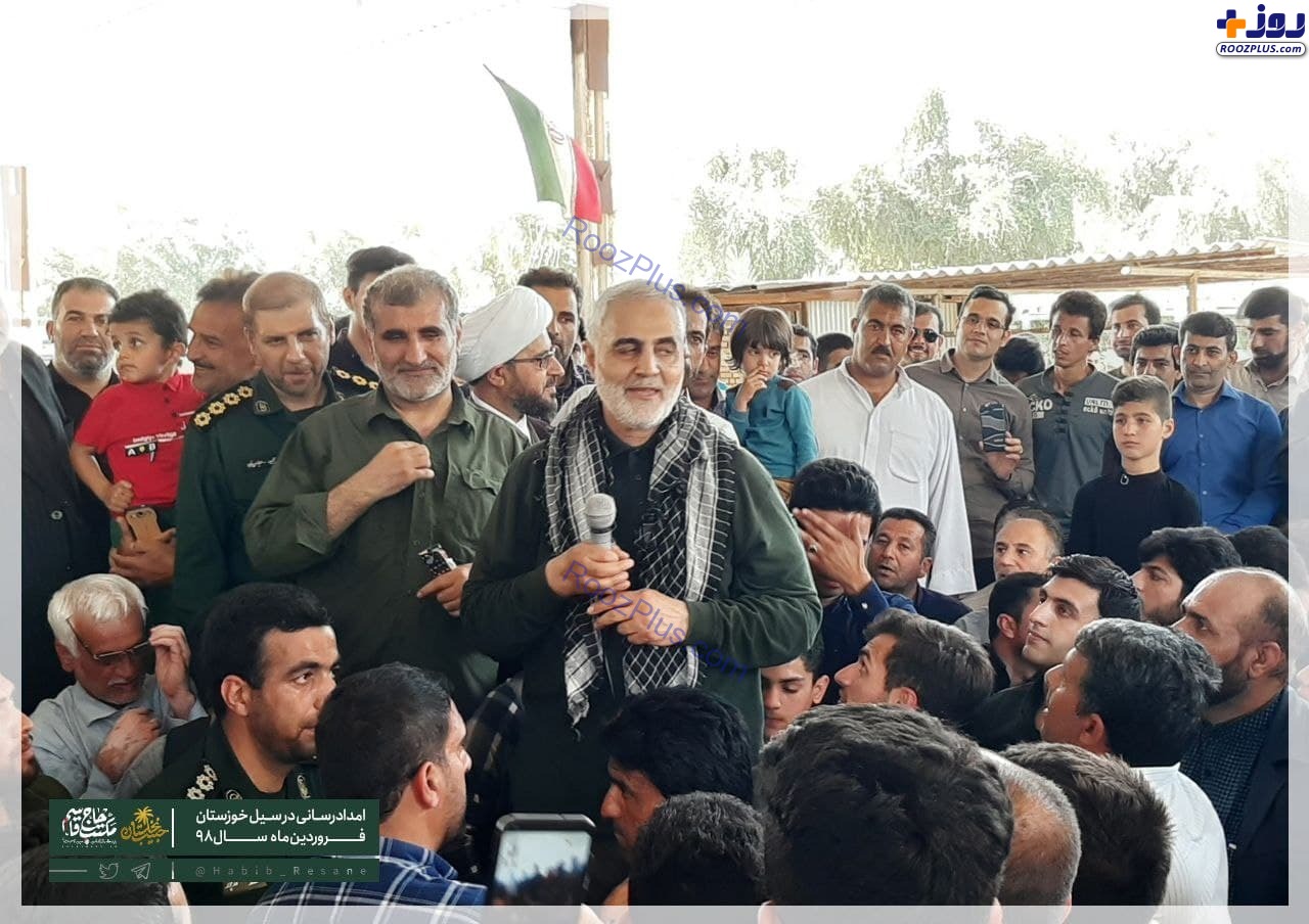 انتشار تصویری دیده نشده از حضور سردار سلیمانی در سیل خوزستان