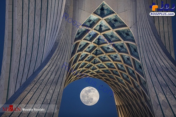 تماشای ابر ماه از برج آزادی +عکس