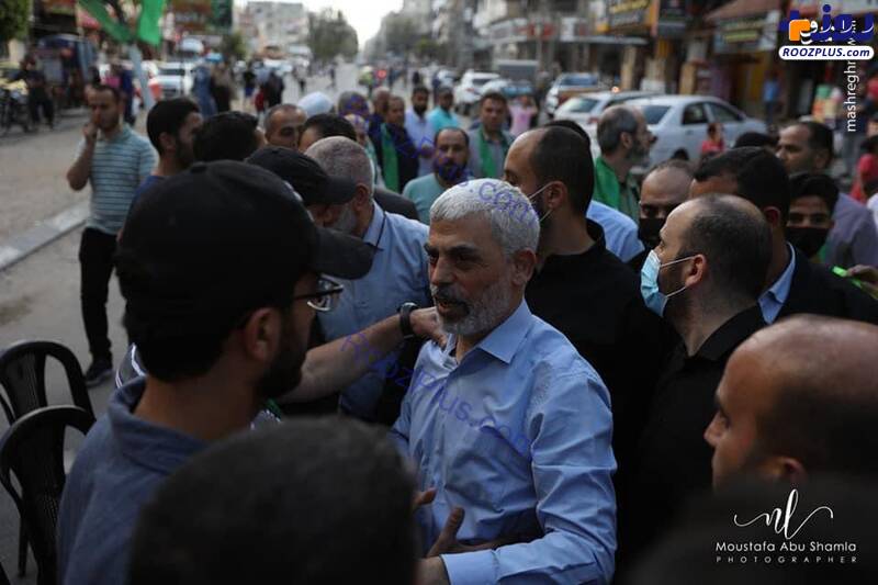 قدم زدن رئیس دفتر سیاسی حماس در خیابان‌های غزه +عکس