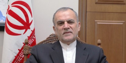 معاون ظریف: محموله جدید واکسن کرونا این هفته وارد کشور می‌شود