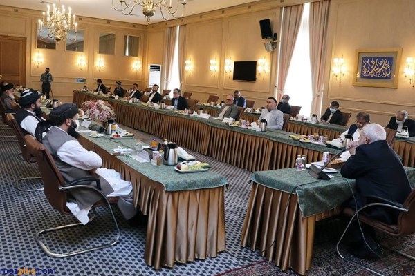 ظریف خطاب به هیأت‌های افغانستانی در تهران: هر چه زودتر جنگ را پایان دهید