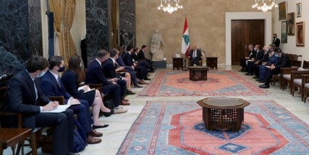 سناتور آمریکایی: دلیلی ندارد لبنان به سوخت ایران وابسته شود