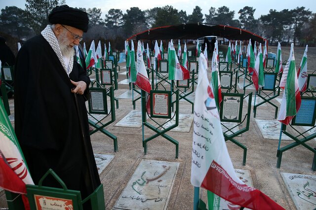 خون مطهر شهدا حقانیت جمهوری اسلامی را بر جبین تاریخ ثبت کرد/ هفته دفاع مقدس، مزین به نام و یاد شهیدان عالی مقام است/ فداکاری مخلصانه‌ی آنان و دیگر ایثارگران، پیروزی را به ملت ایران هدیه کرد/ هرجا تلاش مخلصانه باشد پیروزی و سربلندی نیز هست/ سلام خدا بر شهیدان و بر شهیددادگان و بر همه‌ی ایثارگران و بر پیشوای آنان امام روح‌الله