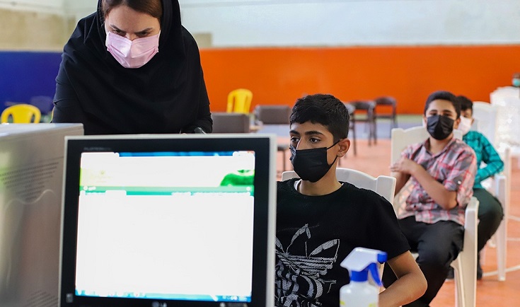 وزارت بهداشت باید تبعات واکسیناسیون نوجوانان را بپذیرد/ دانش آموز نباید مورد آزمون و خطای عوارض واکسن های کشورهای دیگر باشد/ تصمیم عجولانه برای واکسینه شدن، سرمایه های کشور را دچار مشکل می کند