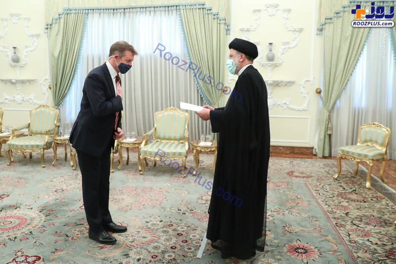 عکس/ تقدیم استوار نامه سفیر جدید انگلیس به رئیسی