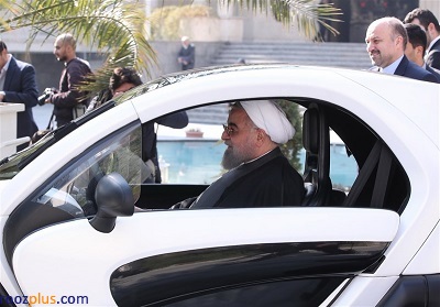 رانندگی حسن روحانی با خودروی برقی/عکس