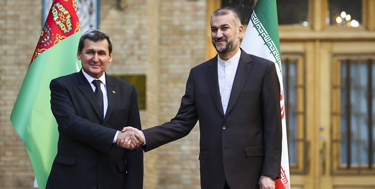 امیرعبداللهیان و مردوف: خزر دریای دوستی، غیرنظامی و متعلق به کشورهای حاشیه آن است