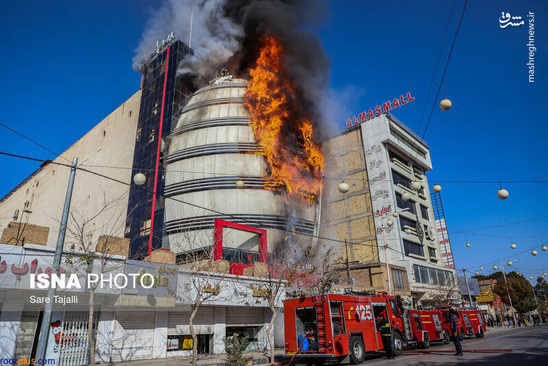 عکس/ آتش‌سوزی در پاساژ معروف کرمان