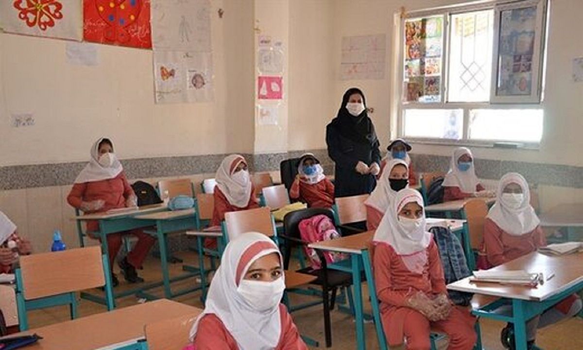دانش‌آموزان به دلیل شرایط سنی و ضعف ناشی از روزه در معرض خطر بیشتری هستند/ در ماه رمضان و با توجه به بالارفتن آمار مبتلایان نیاز به بازگشایی مدارس نبود/ با تذکر به وزیر بهداشت موضوع را در مجلس پیگیری می‌کنیم