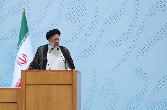 اجتماع بزرگ تهران برای حاج قاسم/ حضور مهمانانی از 100 کشور جهان/ رئیسی: شهید سلیمانی هیمنه آمریکا را در منطقه به شکست کشانید