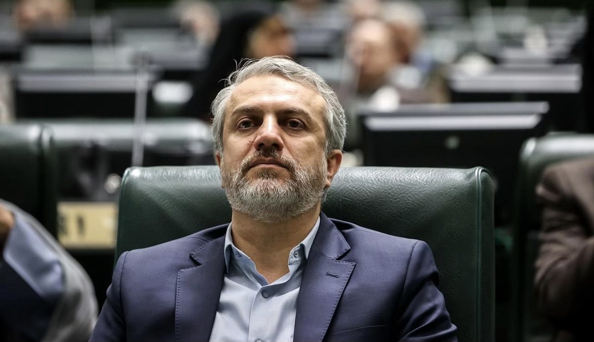 توقف طرح‌های فروش خودروساز چینی همزمان با التهاب بازار/ اختلاف چند صدمیلیونی بازار آزاد ام‌وی‌ام با قیمت رسمی فروش/ واردات خودرو از کره با وجود بدهی چند میلیارد دلاری این کشور به ایران/ فاطمی‌امبن پس از رای نیاوردن استیضاح، خیالش راحت است