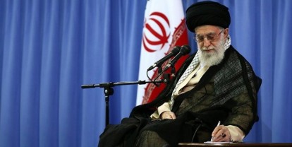 پیام رهبر انقلاب به اجلاس سراسری نماز/ آیت‌الله خامنه‌ای: هر تلاش فکری و عملی برای نشان دادن ارزش نماز کاری در جهت نورانی کردن دل انسان‌ها است