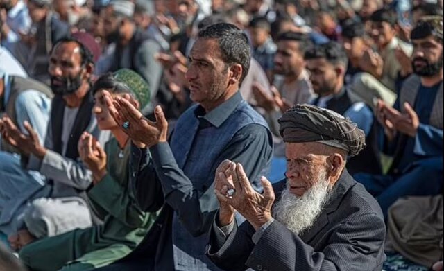 حضور رهبر طالبان در نماز عید فطر / دومین حضور هبت‌الله آخوندزاده در انظار عمومی در ۶ سال