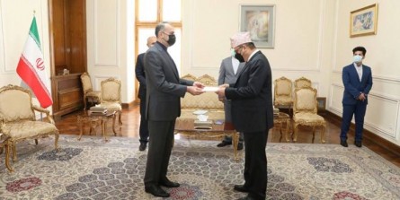 سفرایی که امروز رونوشت استوارنامه‌های خود را تقدیم امیرعبداللهیان کردند