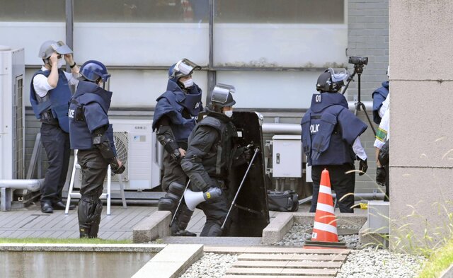 مرسوله مشکوک در وزارت خارجه ژاپن/ پلیس خنثی‌سازی بمب در صحنه حاضر شد