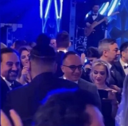 نقاب هایتان را بردارید مردم بشناسنتان
