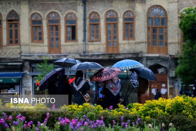 رگبار و رعد و برق در نقاط مختلف کشور/ خیزش گرد و خاک در ۱۳ استان