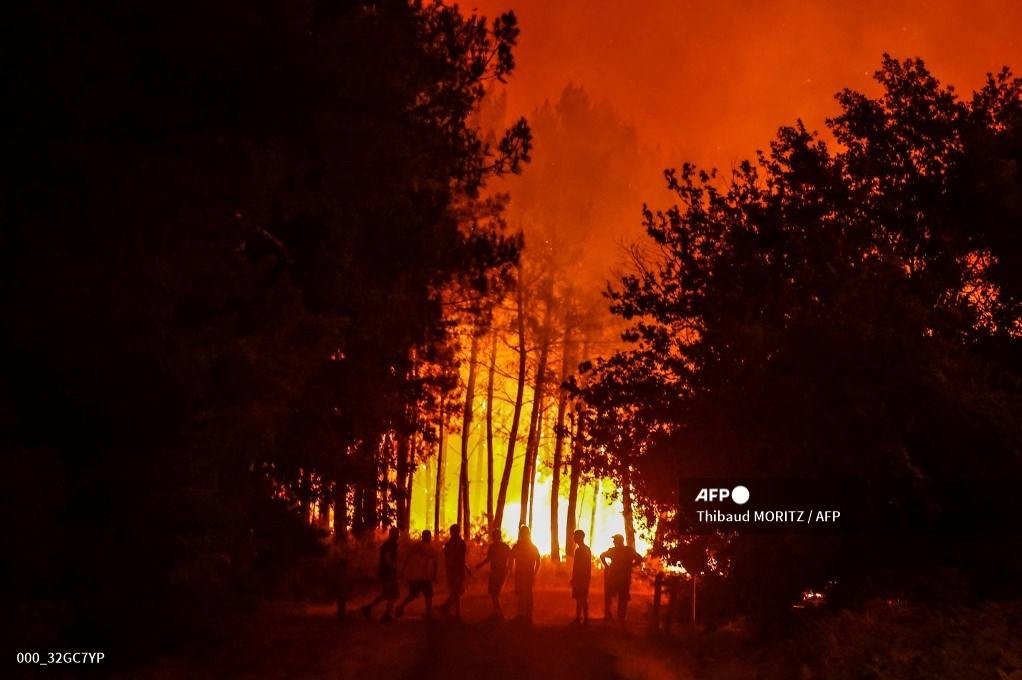 فرانسه برای مهار جهنم آتش‌ از کشورهای دیگر درخواست کمک کرد