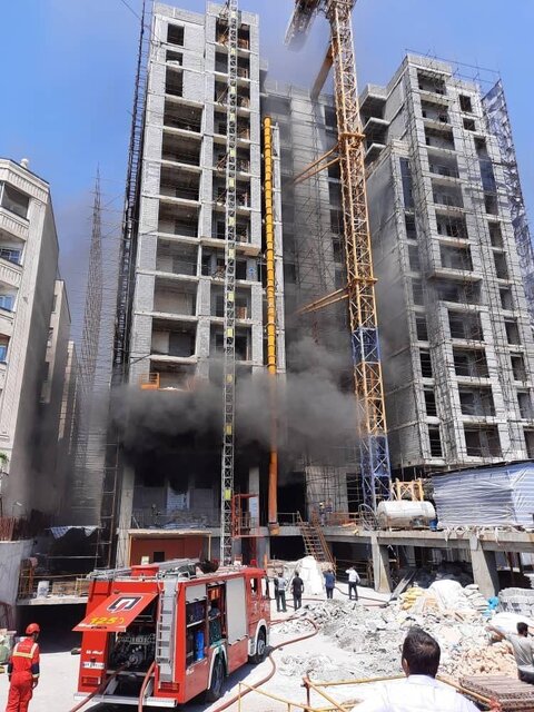 حریق در ساختمان ١٢ طبقه در حال ساخت/ علت مشاهده دود در محدوده بلوارعدل