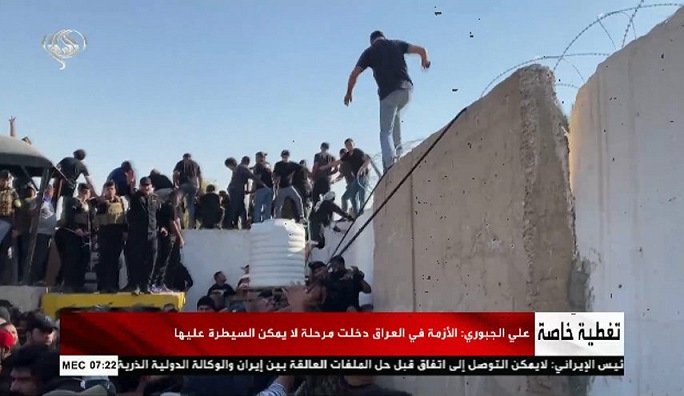 تشنج در بغداد در پی اعلام کناره‌گیری مقتدی صدر از سیاست/ تمامی مرز‌های زمینی ایران و عراق بسته شد/ شب خونین بغداد؛ ۳۰ کشته و ۷۰۰ زخمی در درگیری‌های عراق/ مقتدی صدر اعتصاب غذا کرد/ المیادین: درگیری بین سرایا السلام و الحشد الشعبی کذب محض است