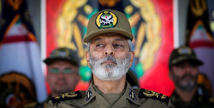 فرمانده کل ارتش: فرماندهی کل انتظامی کشور همواره منشأ خدمات برای ایران بوده است