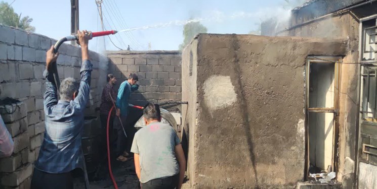 سوخت قاچاق، یک منزل مسکونی و کارگاه تشک‌دوزی را به آتش کشید/مصدومیت یک نفر