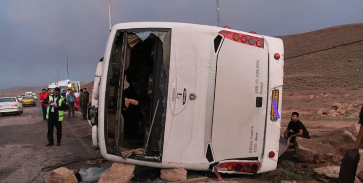۱۹ مجروح بر اثر واژگونی اتوبوس در محور«سبزوارـ داورزن »