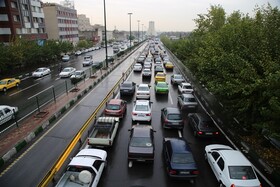 ترافیک نیمه‌سنگین در آزادراه قزوین- کرج - تهران/ بارش برف و باران در هراز