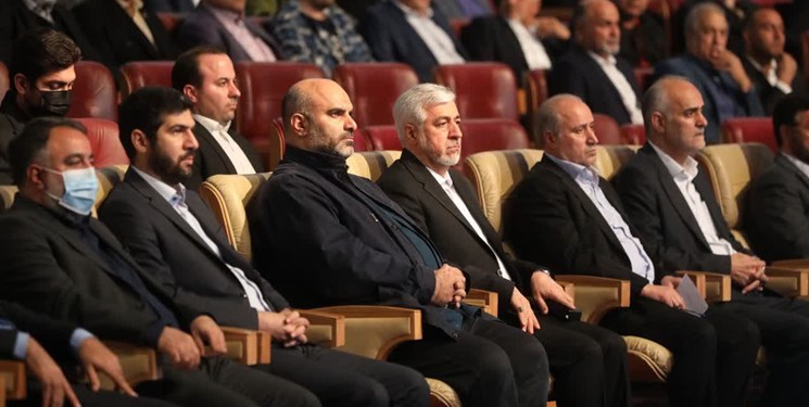 وزیر ورزش تماشاگر ویژه بازی تیم ملی فوتبال در ورزشگاه آزادی