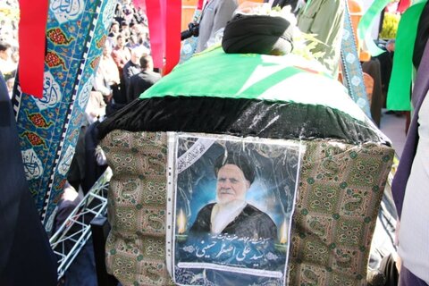 آنجه رسانه های ضد ایرانی نشان نمی‌دهند/ تشییع با شکوه پیکر امام جمعه سابق یاسوج/ احترام ویژه‌ی مردم به روحانیت