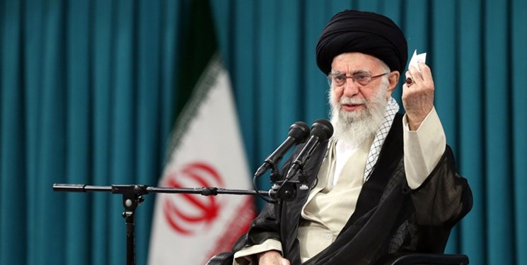رهبر انقلاب: هدایت فرهنگی فقط با ابلاغ سندهای تحول امکان‌پذیر نمی‌شود/ می‌توان با کمک جوانان فعال روحیه انقلابی را تجدید کرد