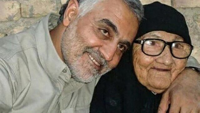 سردار سلیمانی و مادرش روی دیوارنگاره میدان ولیعصر + عکس