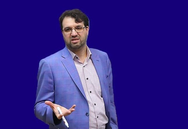 ابتذال انتخابات/ انتقاد پرویز امینی از لیدری سیاسی یک سخنران ابتذال انتخابات/ انتقاد پرویز امینی از لیدری سیاسی یک سخنران