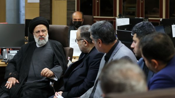 رئیسی: اعلام مصادیق فساد بدون برخورد از آسیب‌های مبارزه با فساد است/ خط قرمز ما منافع ملی است
