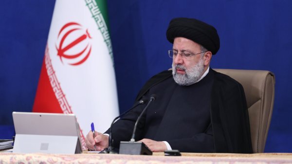 رئیسی: دولت مردمی به حوزه فرهنگ، همچون سایر حوزه‌ها نگاه تحولی داشته است/ جامعه به سوی کسب و کارهای کوچک پیش میرود