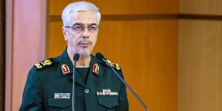 سرلشکر باقری: حضور قدرتمند نیروی دریایی ارتش در آب‌های بین‌المللی گامی بلند در مسیر کسب سیادت دریایی است