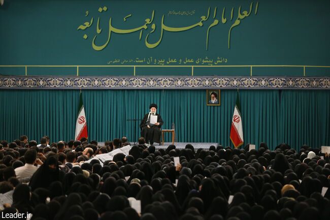 نگاه نقادانه در کنار نگاه سرافرازانه به پیشرفتها/ عدالت فقط در مسائل مالی نیست بلکه در مسائل آبرویی، شغلی و حیثیتی هم باید رعایت شود نگاه نقادانه در کنار نگاه سرافرازانه به پیشرفتها/ عدالت فقط در مسائل مالی نیست بلکه در مسائل آبرویی، شغلی و حیثیتی هم باید رعایت شود