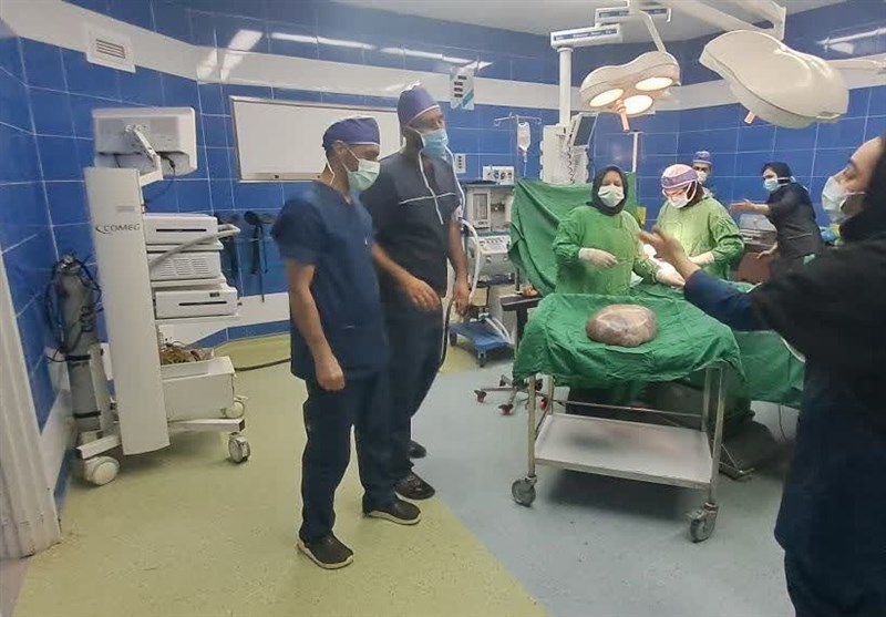 توده ۱۸ کیلویی از بدن یک بانوی بهشهری خارج شد توده ۱۸ کیلویی از بدن یک بانوی بهشهری خارج شد