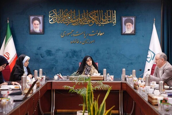 اعطای تسهیلات بدون ضامن به زنان سرپرست خانوار/بانوان ستون‌های پایداری خانواده‌های خود هستند