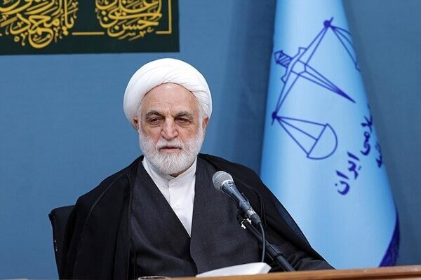 چرا قانونی وضع می‌کنیم که بعد از مدت کوتاهی مجبور به عوض کردن آن شویم؟/ قوه قضائیه مقتدر می‌تواند جلوی بسیاری از اعوجاجات در کشور را بگیرد