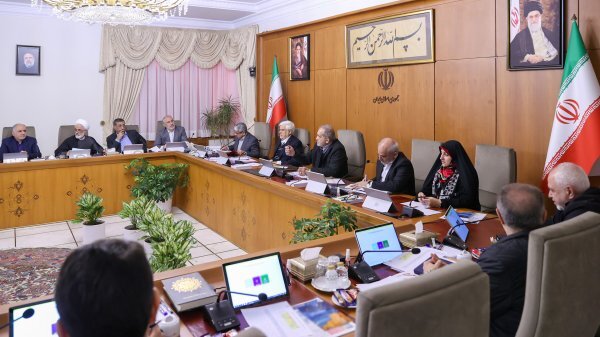 تأکید بر تسریع در شناسایی مبادی خروج فرآوردههای نفتی از سوی پزشکیان/ تصویب پیشنهاد وزارت راه در مورد برنامه نوسازی ناوگان حمل و نقل تأکید بر تسریع در شناسایی مبادی خروج فرآوردههای نفتی از سوی پزشکیان/ تصویب پیشنهاد وزارت راه در مورد برنامه نوسازی ناوگان حمل و نقل