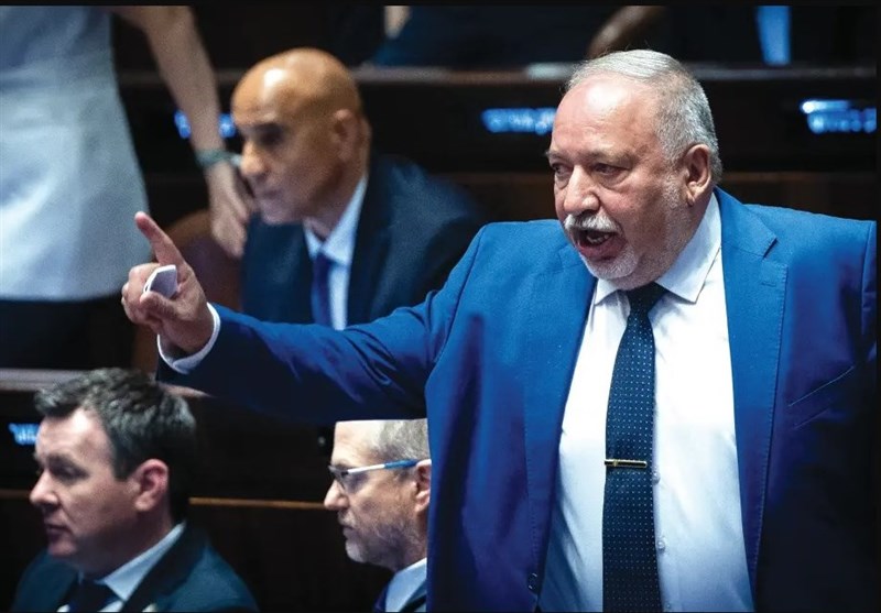 لیبرمن: نتانیاهو اسرائیل را به سمت هرجومرج میبرد لیبرمن: نتانیاهو اسرائیل را به سمت هرجومرج میبرد
