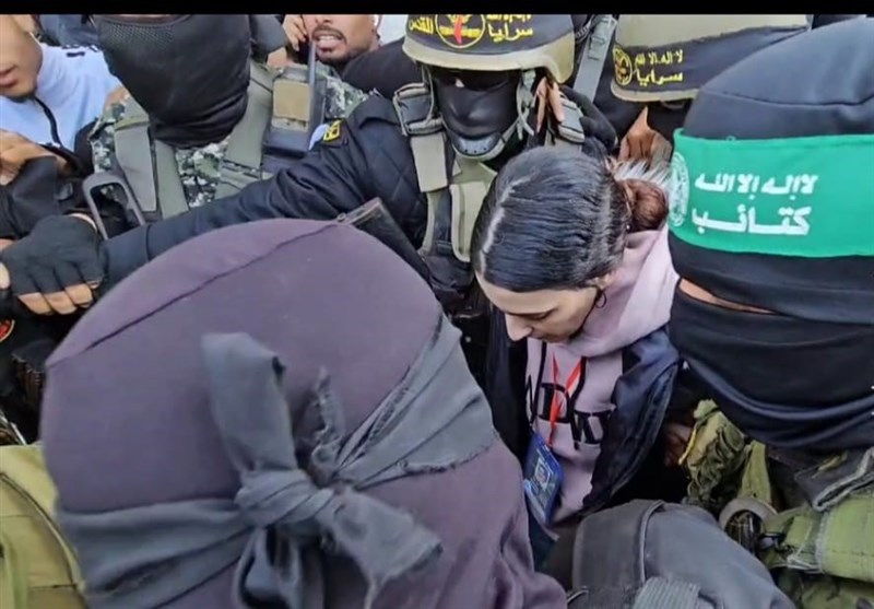 تحویل اربیل یهود به صلیب‌سرخ با حضور گسترده رزمندگان مقاومت