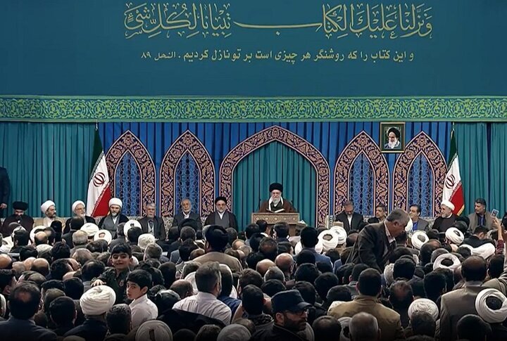 آغاز دیدار شرکتکنندگان در مسابقات بینالمللی قرآن کریم با رهبر انقلاب آغاز دیدار شرکتکنندگان در مسابقات بینالمللی قرآن کریم با رهبر انقلاب