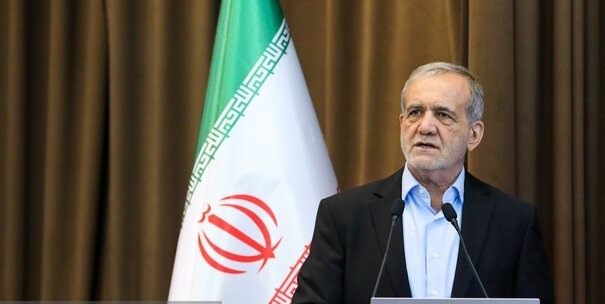 پزشکیان: علم را نه برای تجاوز بلکه برای سربلندی کشورمان می‌خواهیم/دشمن منتظر دعوای داخلی سر مسائل بی‌خودی است